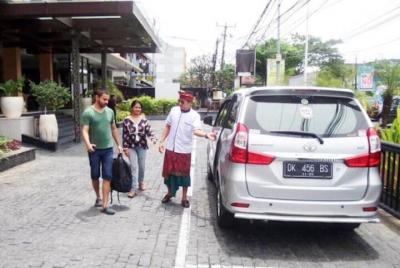 Traslado privado de llegada: aeropuerto de Bali al hotel Traslado privado de llegada: aeropuerto de Bali al hotel