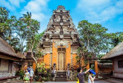 Alquiler privado de un día completo en Bali: tour al atardecer en Ubud y Tanah Lot Alquiler privado de un día completo en Bali: tour al atardecer en Ubud y Tanah Lot