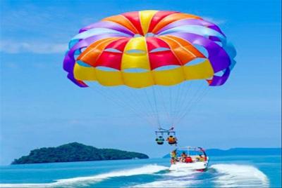 Las mejores cosas de Bali, todo con deportes acuáticos, playas de arena blanca y el templo.