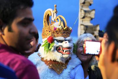 Shore Excursion Uluwatu Cliff Temple 6 horas (incluye Kecak Dance & BBQ Seafood)