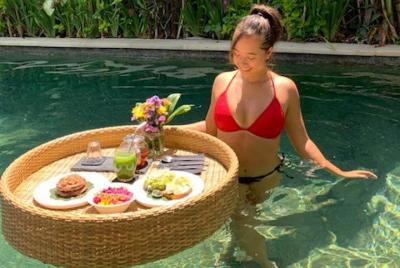 Desayuno vegano flotante