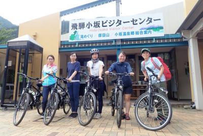 Ríos recorren Hida-Osaka E-Bike Tour