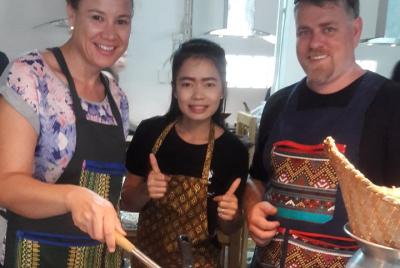 Medio día de clase de cocina en Bangkok con excursión al mercado 
