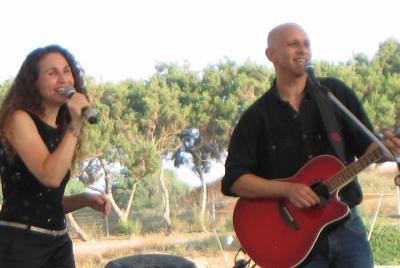 Larry y Mindy - Actuaciones de canciones de los años 60 y 70 en inglés