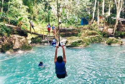 Experiencia privada de Fern Gully, Blue Hole y Bamboo Blu Beach de Ocho Rios Experiencia privada de Fern Gully, Blue Hole y Bamboo Blu Beach de Ocho Rios
