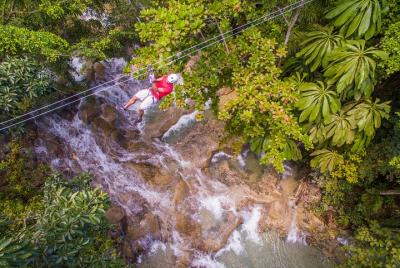 Dunn Dunn's River Falls y Zipline (Over the Falls) Tour de aventura desde Ocho Rios