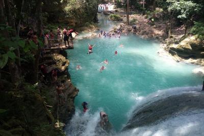 Zipline, River Tubing y Blue Hole Adventure de Ocho Rios Zipline, River Tubing y Blue Hole Adventure de Ocho Rios