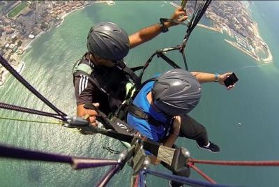 Viaje en parapente sobre la bahía de Jounieh Viaje en parapente sobre la bahía de Jounieh