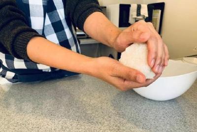 ¡Visite la casa local con ONIGIRI (bola de arroz) haciendo experiencia en Karuizawa! ¡Visite la casa local con ONIGIRI (bola de arroz) haciendo experiencia en Karuizawa!