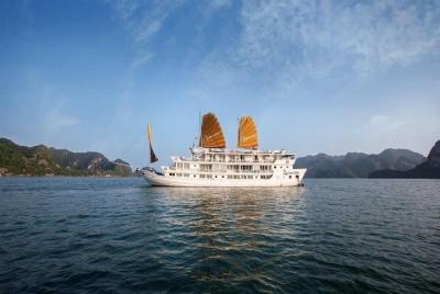 Crucero de 2 días por la bahía de Halong desde Hanoi con recogida en el hotel