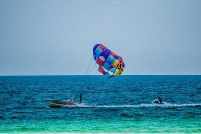 [Ciudad de Okinawa Uruma] Parasailing