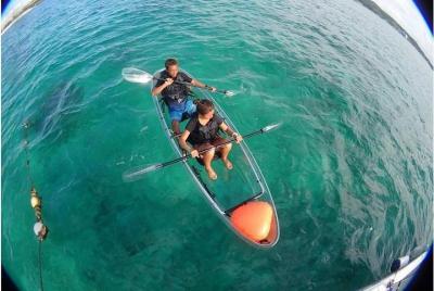 Disfruta del elegante paseo marítimo con "Clear Kayak" ♪ Disfruta del elegante paseo marítimo con