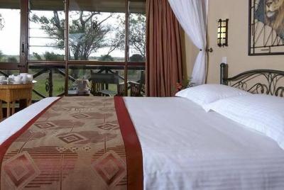 2 días Tsavo East Ashnil Aruba Lodge Luxury Lodge