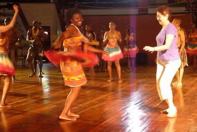 Excursión de un día al orfanato de elefantes Centro de jirafas y  Excursión de un día al orfanato de elefantes Centro de jirafas y