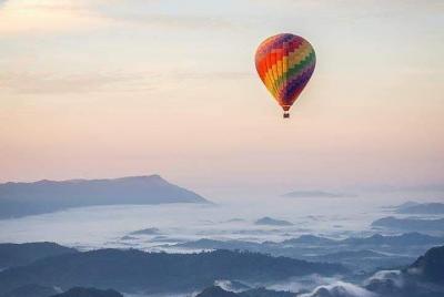 Globo aerostático sobre Vang Vieng