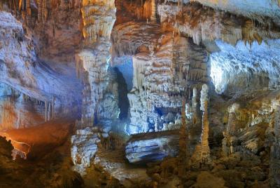 Tours en grupos pequeños desde Beirut a Jeita Grotto y Byblos Tours en grupos pequeños desde Beirut a Jeita Grotto y Byblos