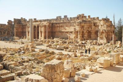 ¡Un día bajo el sol en el valle de Bequaa! (Chtaura - Ksara - Baalbek) ¡Un día bajo el sol en el valle de Bequaa! (Chtaura - Ksara - Baalbek)