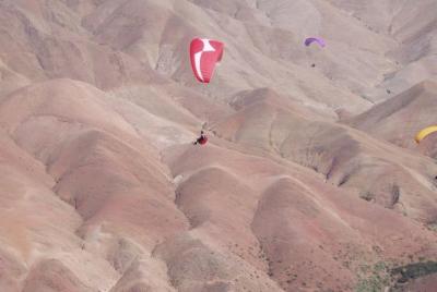 Marrakech parapente en el desierto de Agafay Marrakech parapente en el desierto de Agafay