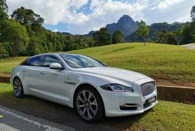 Excursión privada de un día a Langkawi - Jaguar XJL Car