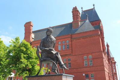 Excursión privada de un día a Cardiff, que incluye el castillo de Cardiff, St Fagans y la bahía de Cardiff Excursión privada de un día a Cardiff, que incluye el castillo de Cardiff, St Fagans y la bahía de Cardiff