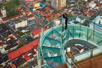 Sin colas: Penang Rainbow Skywalk en The Top Komtar Observation Deck Tickets
