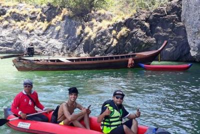 Excursión en canoa a la cueva marina de James Bond con almuerzo