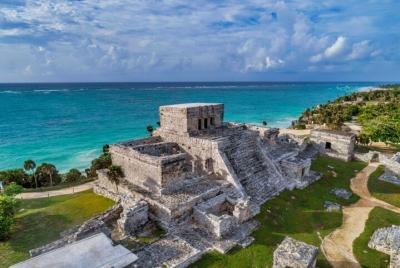 Tour de medio día por los templos mayas de Tulum con acceso sin c