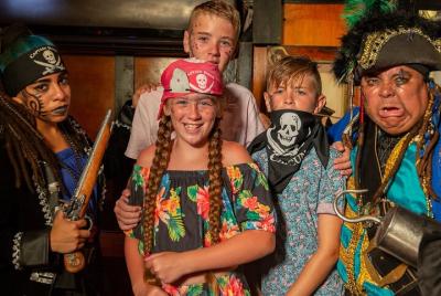 ¡CENA-ESPECTÁCULO PIRATA al mejor precio en Cancún!