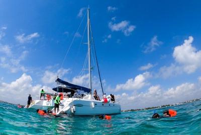 Cancún Catamarán de vela Islas Mujeres con barra libre