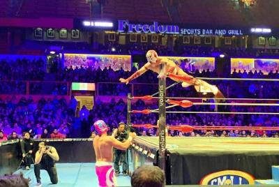 Tour privado de vida nocturna mexicana: Cantinas Mariachi y Lucha