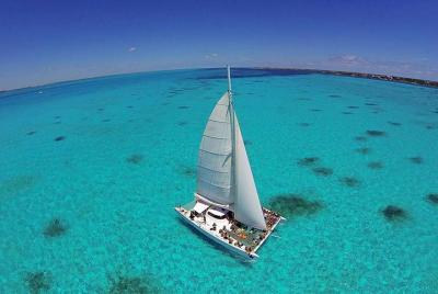 Excursión en barco a Isla Mujeres con almuerzo y barra libre desd