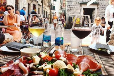 Kotor: tour privado a pie con degustación de vinos y comida - Rec