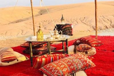 Excursión de un día al desierto de Agafay y las montañas del Atlas con paseo en camello y almuerzo