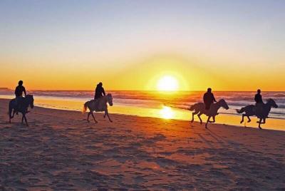 Puesta de sol a caballo en Banana Beach