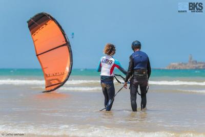 Iniciación certificada de kitesurf semiprivado en Essaouira