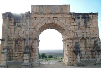 Volubilis, Moulay idriss y Meknes Day Tour desde Fez Volubilis, Moulay idriss y Meknes Day Tour desde Fez