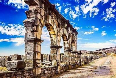 Durante la noche de Fez a Meknes, Volubilis y chafchawen Durante la noche de Fez a Meknes, Volubilis y chafchawen