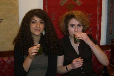 Clase de cocina y encuentro cultural con una familia en Fez. Clase de cocina y encuentro cultural con una familia en Fez.
