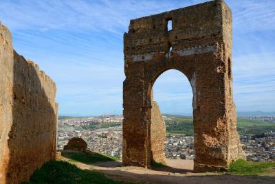 Un recorrido guiado por las murallas de la FEZ MEDINA. Un recorrido guiado por las murallas de la FEZ MEDINA.