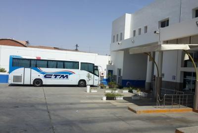 Traslado privado desde el autobús CTM a su hotel en la ciudad de Fez Traslado privado desde el autobús CTM a su hotel en la ciudad de Fez