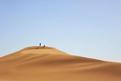 Noche en Erg Chegaga por paseo en camello 4 * 4