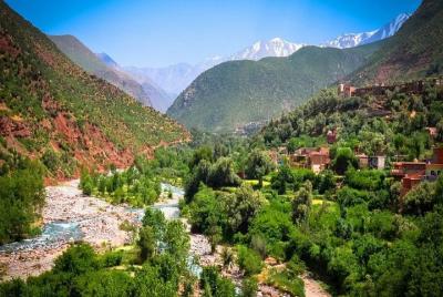 Excursión de un día al valle de Ourika desde Marrakech a través de las montañas del Atlas