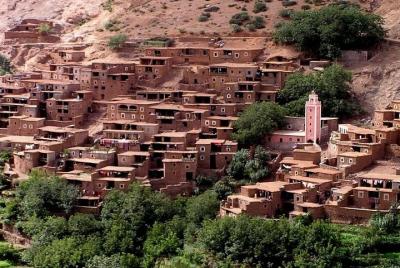 Excursión de un día a las montañas del Atlas desde Marrakech, que incluye un paseo en camello y una casa de huéspedes bereber Excursión de un día a las montañas del Atlas desde Marrakech, que incluye un paseo en camello y una casa de huéspedes bereber