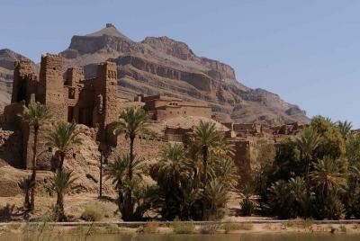 Tour de 2 días de Marrakech a Zagora, alojamiento en el campamento del desierto y paseo en camello Tour de 2 días de Marrakech a Zagora, alojamiento en el campamento del desierto y paseo en camello