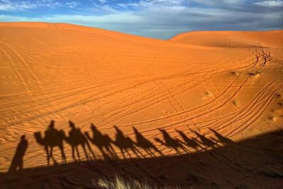 Tour de 2 días desde Marrakech al desierto de Zagora con guía Tour de 2 días desde Marrakech al desierto de Zagora con guía