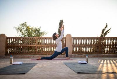Paquete de yoga al atardecer en La Maison Arabe