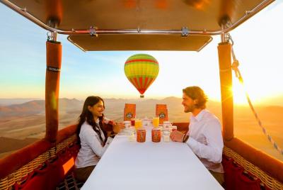 Vuelo privado en globo con desayuno gourmet en Marrakech