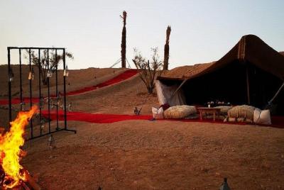 Marrakech: paseo en camello al atardecer y cena mágica en el desierto de Agafay Marrakech: paseo en camello al atardecer y cena mágica en el desierto de Agafay