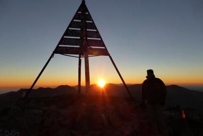Monte Toubkal: caminata guiada privada de 2 días desde Marrakech