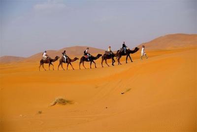 Tour de 4 días por el desierto de Marrakech a Fez a través de Merzouga